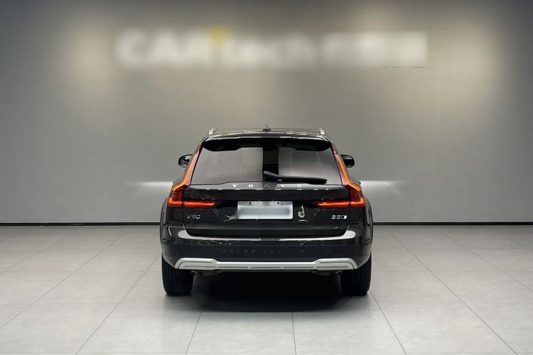Used Volvo V90 2024 Cross Country B5 AWD Prestige Edition
