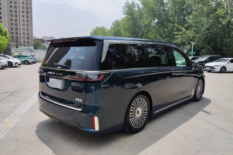 Used VOYAH Dream 2025 PHEV Four-Wheel-Drive Flagship Kunpeng Edition
