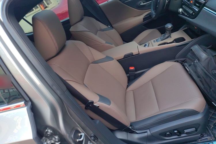 Used Lexus ES 2023 200 Excellence Edition
