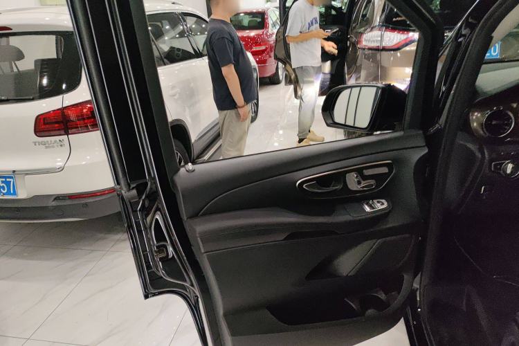 Used Mercedes-Benz V-Class 2021 V 260 Avantgarde Edition
