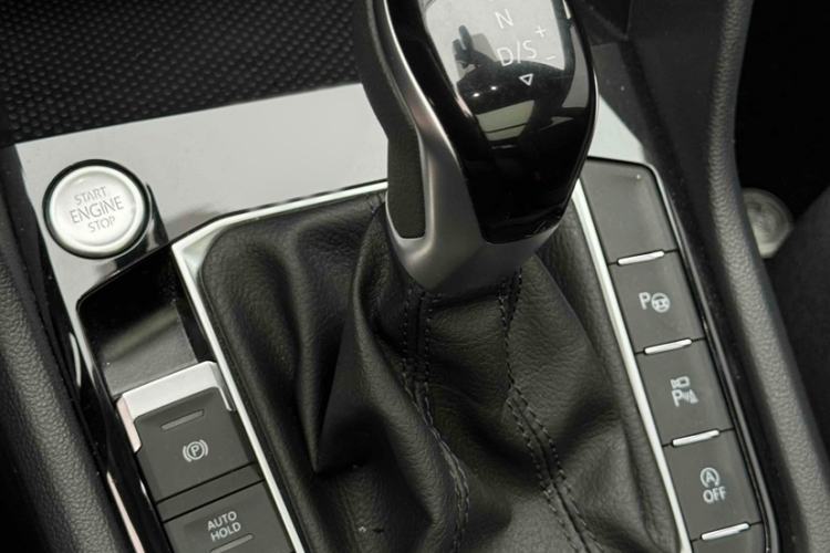 Used Volkswagen Tiguan L 2024 Outstanding Model 330TSI Automatic Two-Wheel Drive R-Line Dragon Glory Edition
