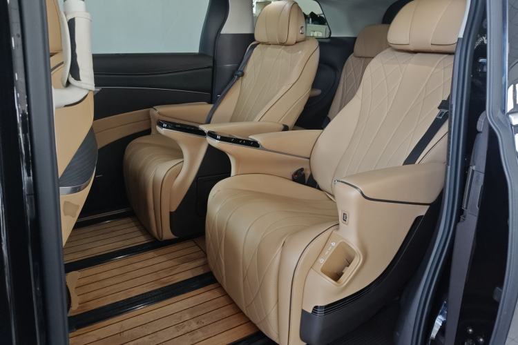 Used Denza D9 2024 DM-i 980 Four-Wheel Drive Prestige Model
