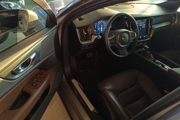 Used Volvo S60 2020 T4 Zhiyi Luxury Edition
