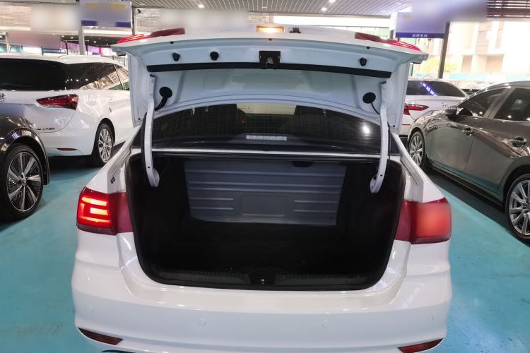 Used Volkswagen Santana 2016 1.6L Automatic Fashion Edition
