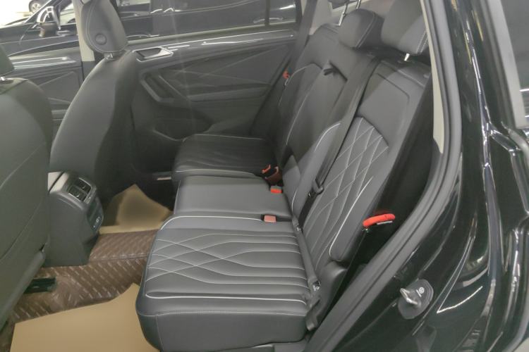 Used Volkswagen Tiguan L 2024 Outstanding Model 330TSI Automatic Two-Wheel Drive R-Line Dragon Glory Edition
