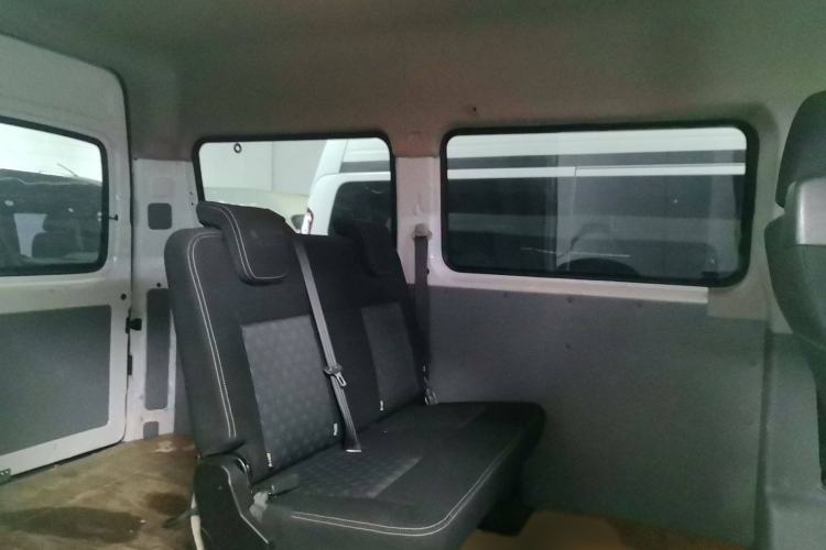 Used SAIC MAXUS Xintu V80 2023 2.0T Manual Classic Aoyuntong Power Version Short Wheelbase Mid-Height 5/6-Seater
