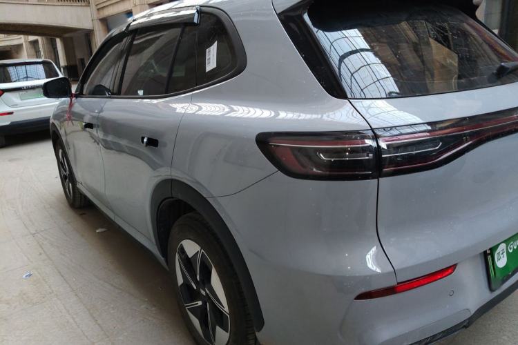 Used  E5 2024 440km Launch Edition
