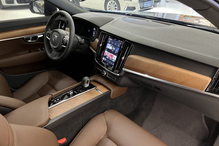 Used Volvo S90 2023 B5 Zhiyi Luxury Edition
