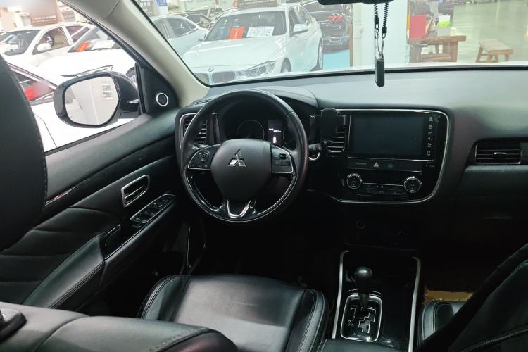 Used Mitsubishi Outlander 2019 2.0L Two-Wheel Drive Comfort Edition 5 Seats China VI Standard
