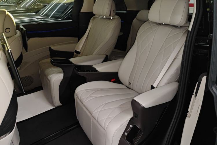 Used Denza D9 2025 DM-i Intelligent Drive 1020 Four-Wheel Drive Flagship Model