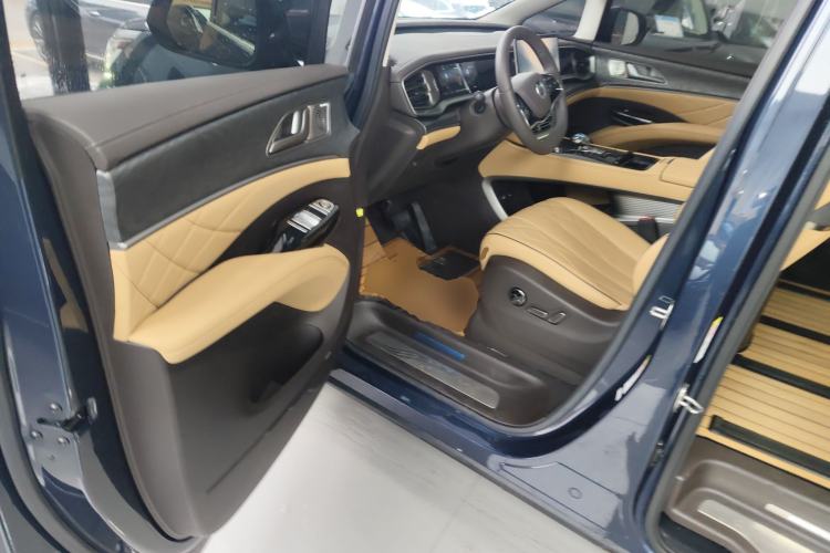 Used Denza D9 2024 EV 620 Premium Model
