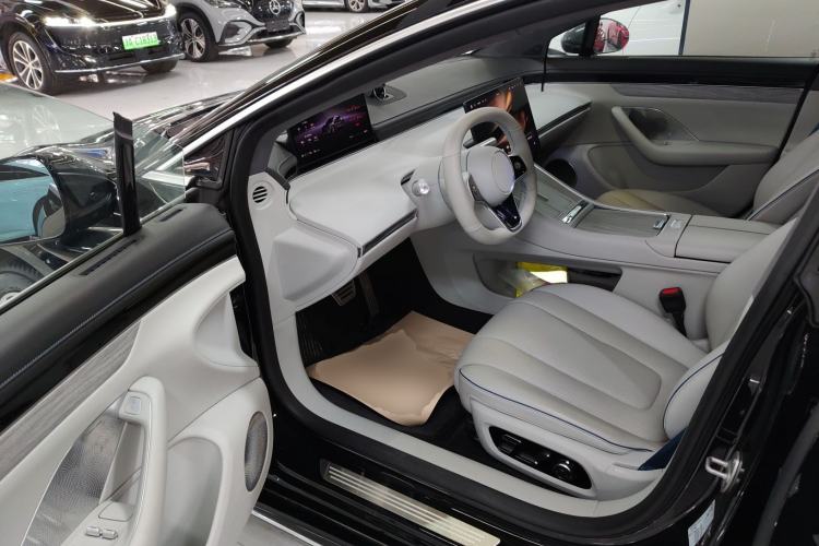 Used Hima Luxeed S7 2025 785 km Ultra