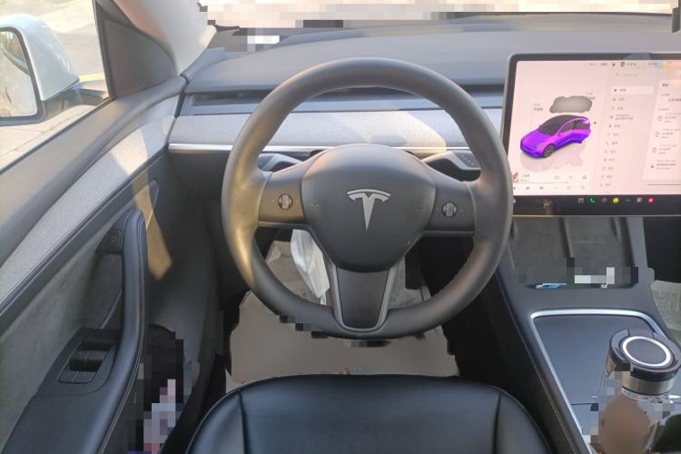 Used Tesla Model Y 2023 Long-Range All-Wheel-Drive Version
