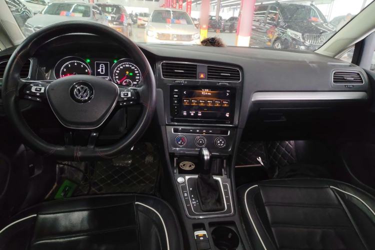 Used Volkswagen Golf 2020 Zhiai Edition 200TSI DSG Comfortable & Ambitious Version
