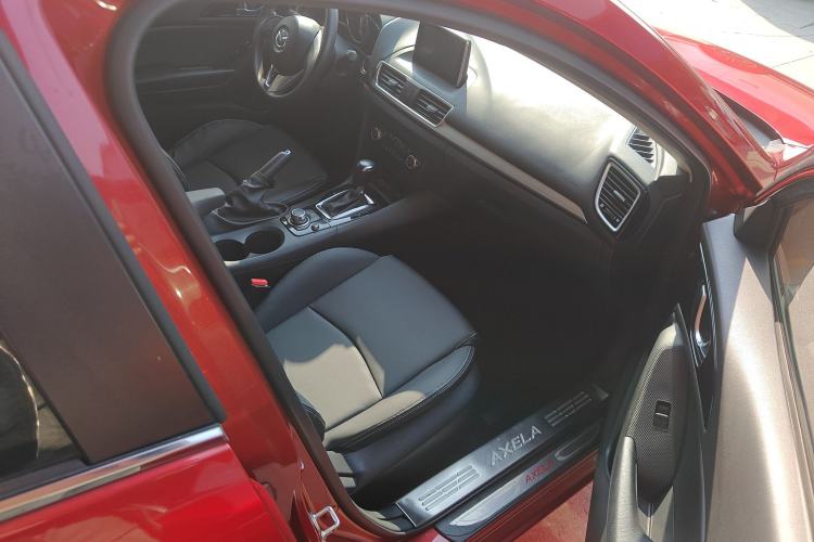 Used Mazda Mazda 3 Axela 2014 Hatchback 1.5L Automatic Luxury Model
