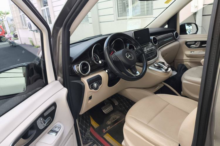 Used Mercedes-Benz V-Class 2017 V 260 Avantgarde Edition
