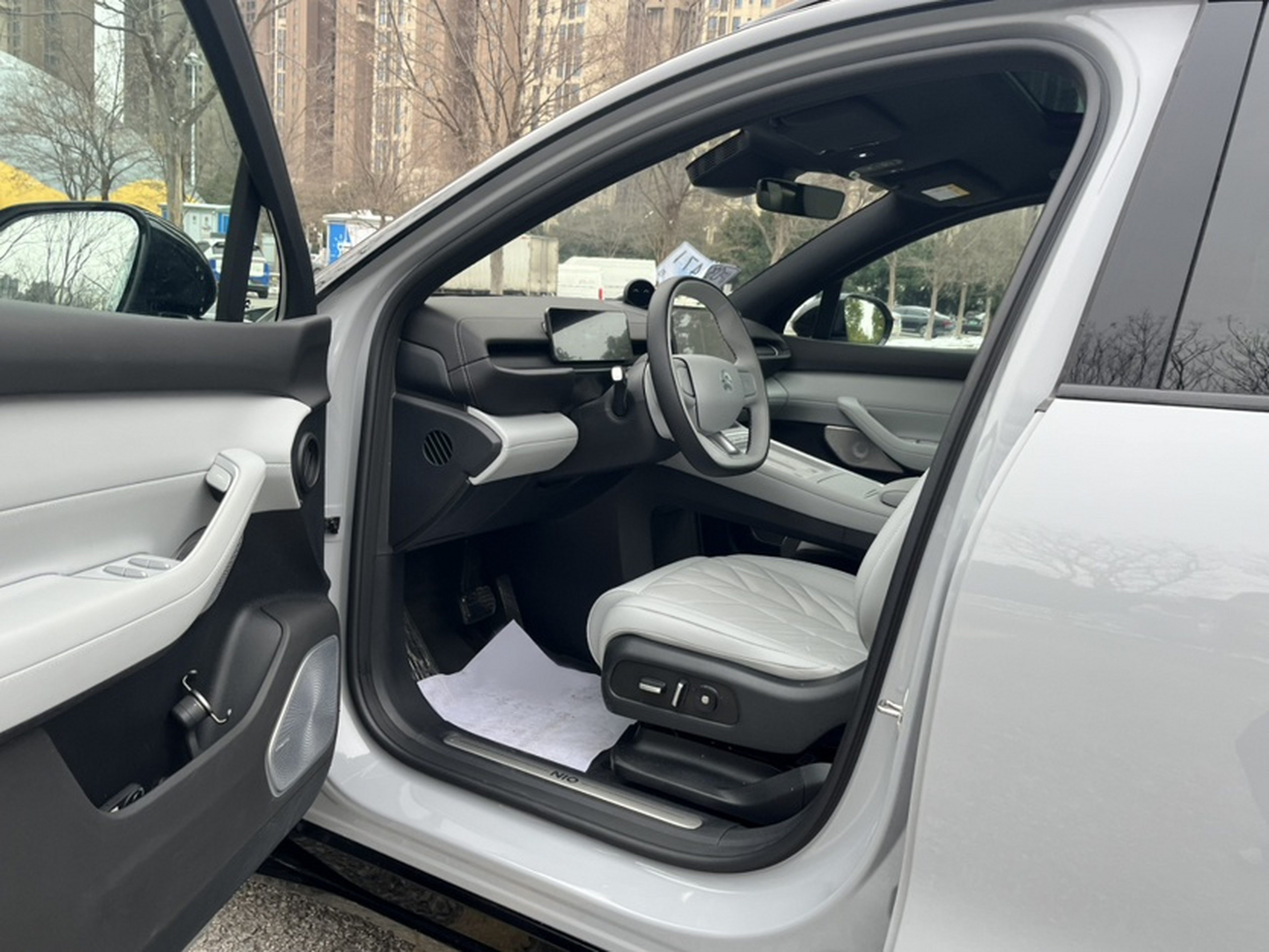 Переднее сиденье в автомобиле