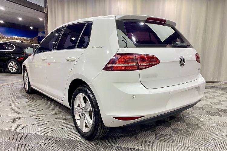 Used Volkswagen Golf 2017 1.6L Automatic Comfort Million-Vehicle Anniversary Edition
