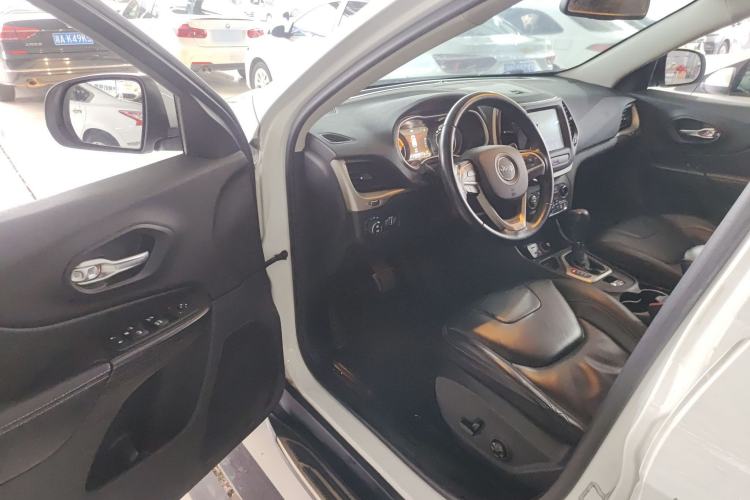 Used  Cherokee 2017 2.0L Superior Edition
