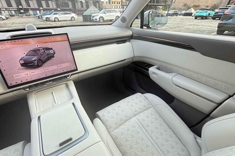 Used Zeekr 7X 2025 100 kWh Long-Range Rear-Wheel Drive with Intelligent Driving Features
