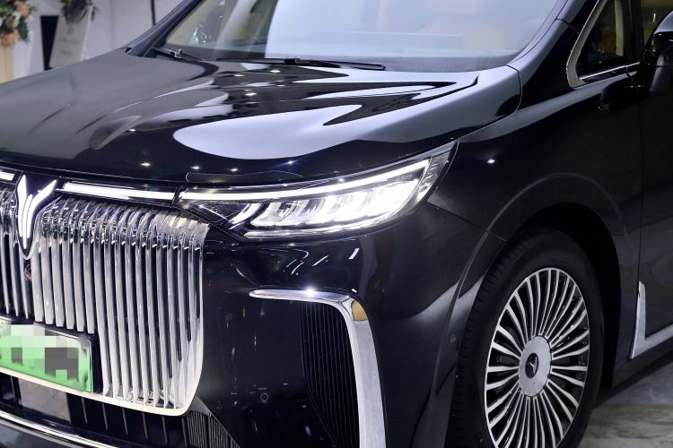 Used VOYAH Dream 2025 PHEV Four-Wheel-Drive Flagship Kunpeng Edition
