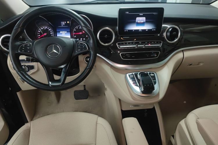 Used Mercedes-Benz V-Class 2016 V 260 Avantgarde Edition
