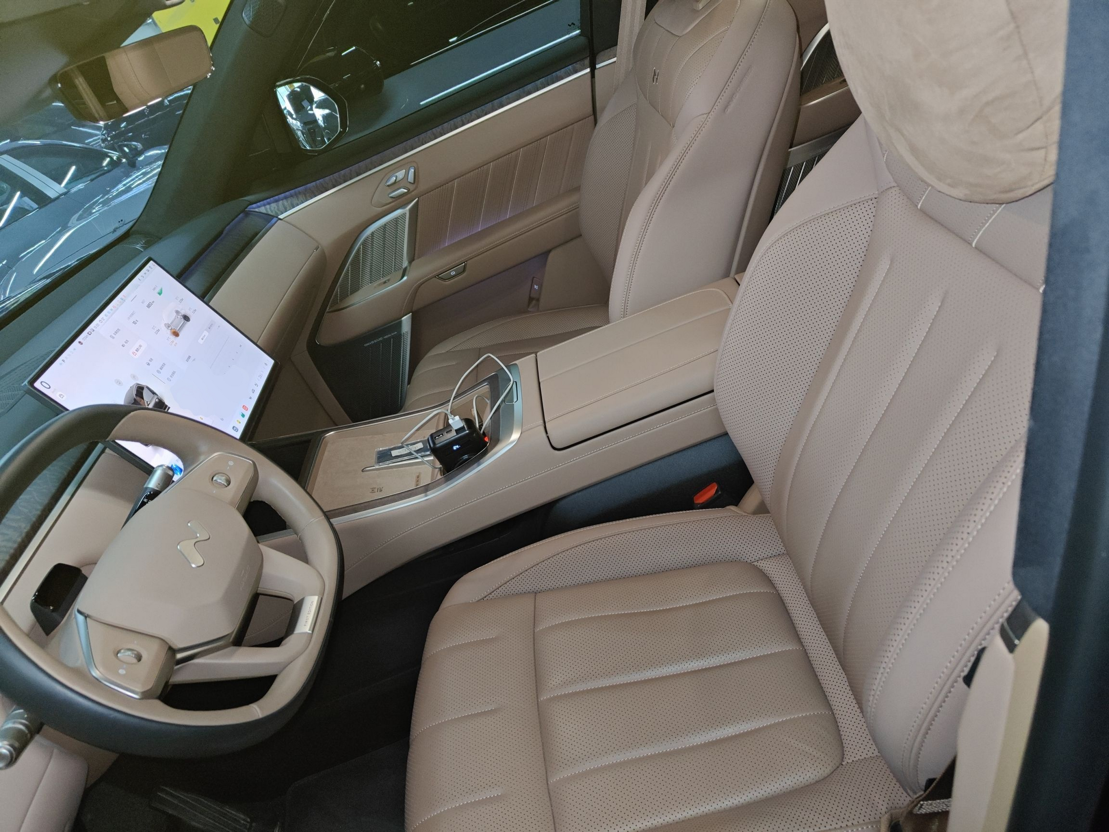 Переднее сиденье в автомобиле