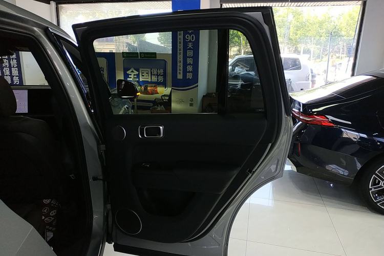 Used Li Auto L8 2023 Pro Model
