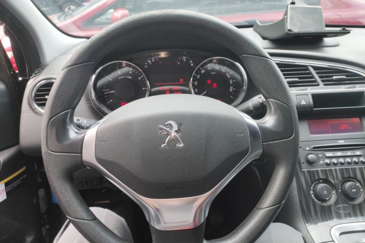 Used Peugeot 3008 2015 2.0L Automatic Classic Edition
