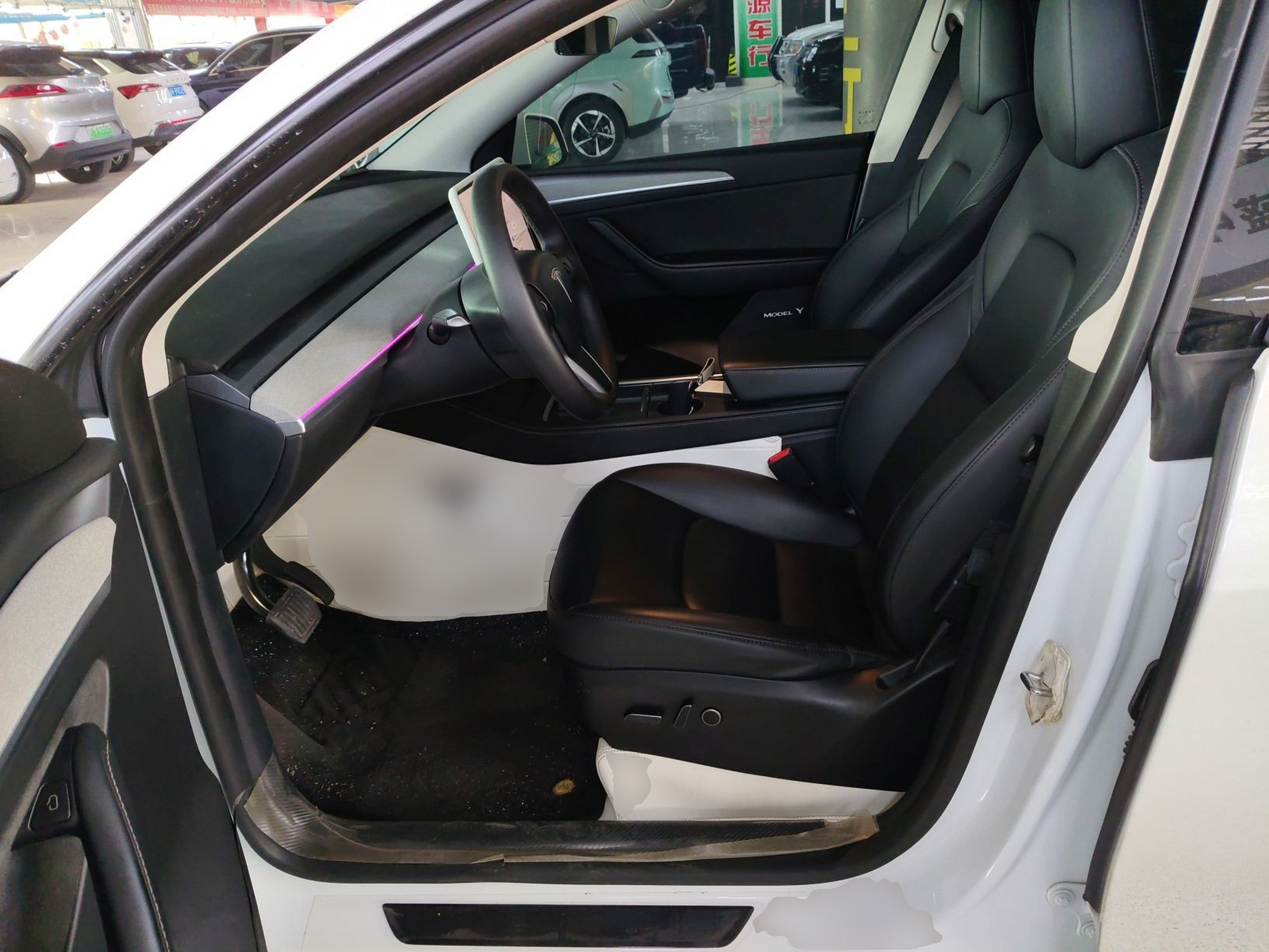 Переднее сиденье в автомобиле