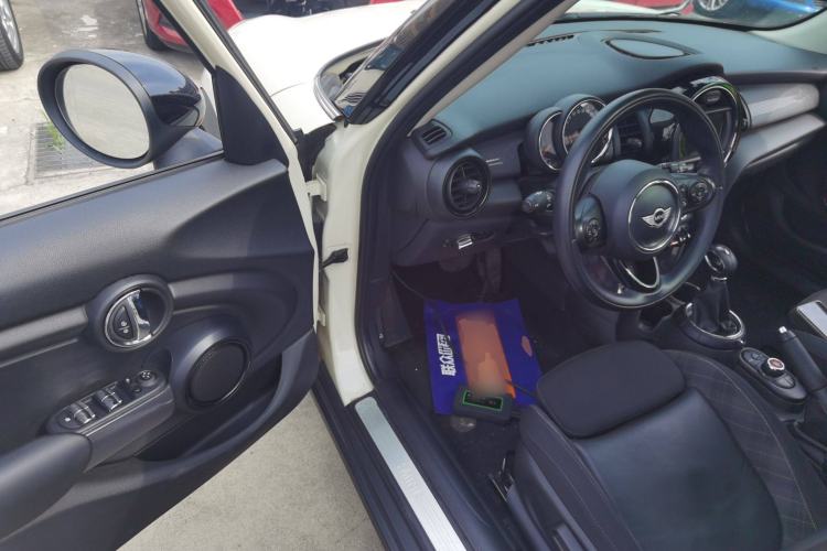 Used  MINI 2016 1.5T COOPER Five-Door Edition
