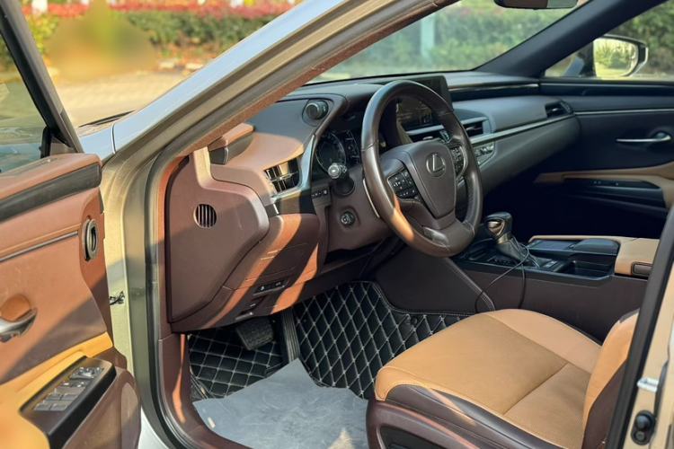 Used Lexus ES 2020 300h Deluxe Edition