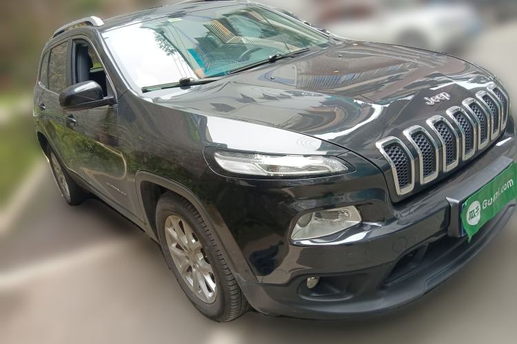 Used  Cherokee 2016 2.4L Leading Edition