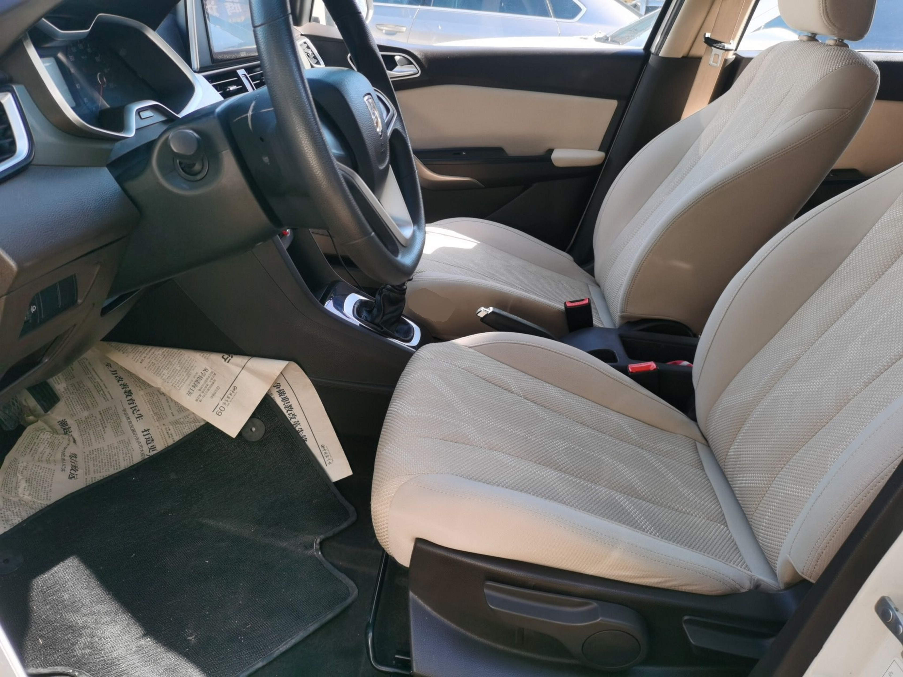 Переднее сиденье в автомобиле