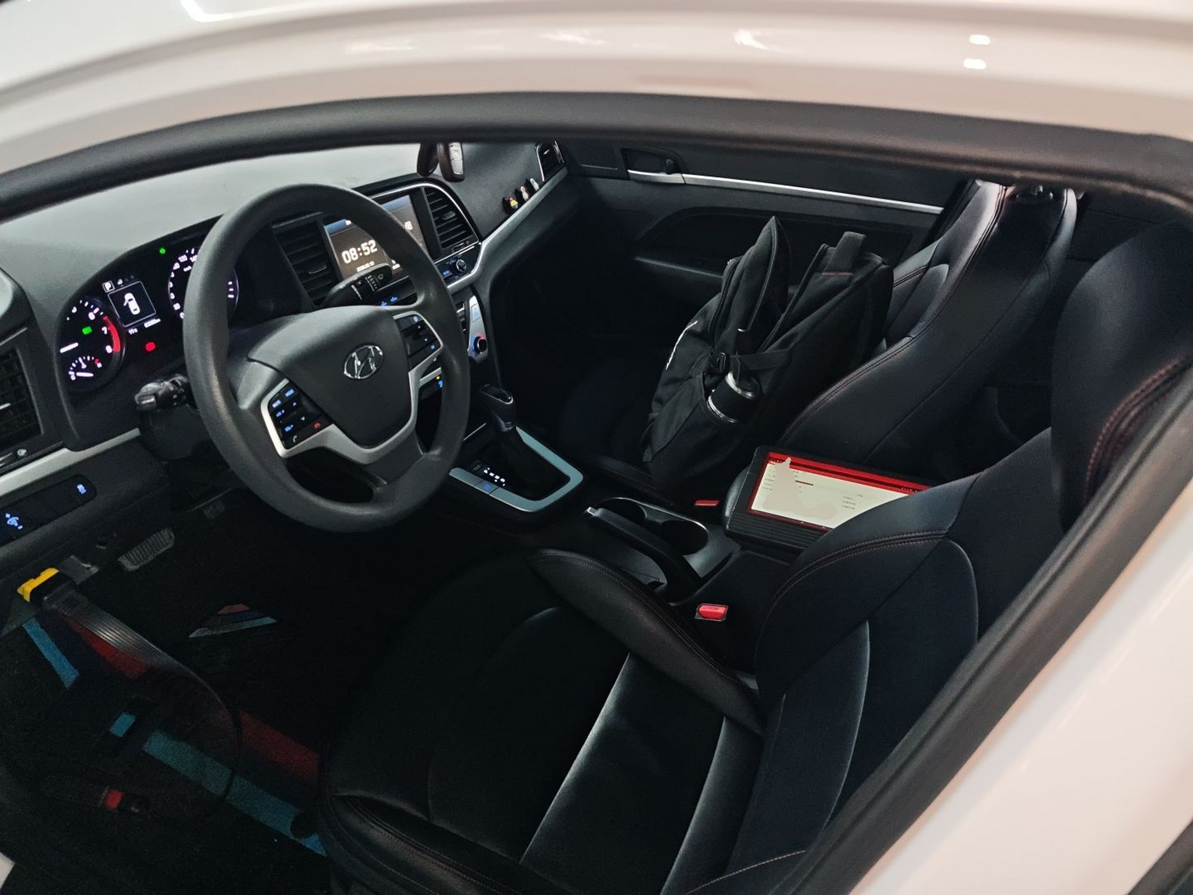 Переднее сиденье в автомобиле