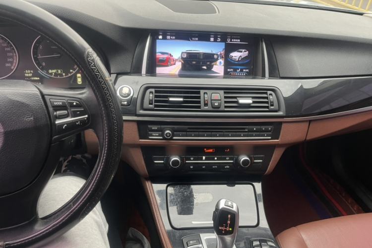 Used BMW 5 Series 2014 520Li Elegant Model
