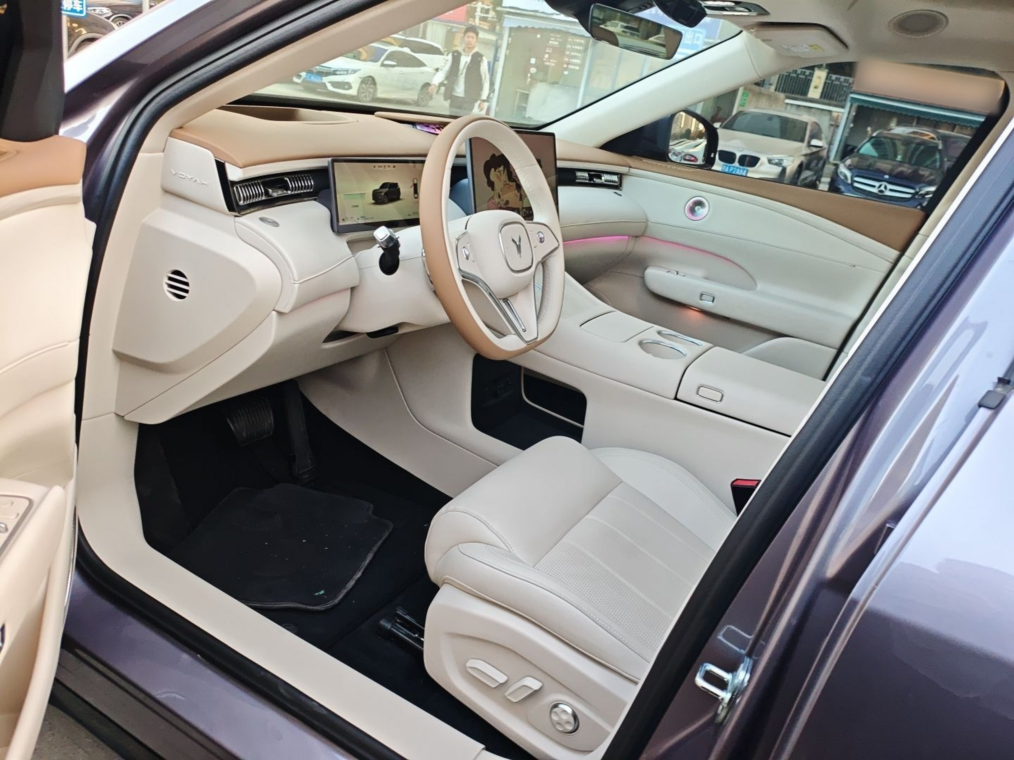 Переднее сиденье в автомобиле