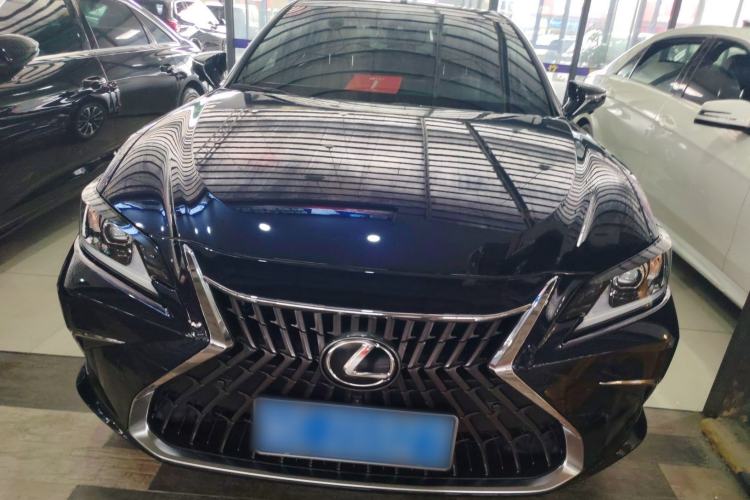 Used Lexus ES 2022 300h Excellence Edition
