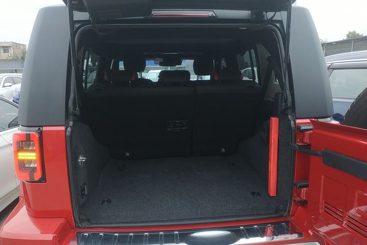 Used  BJ40 2023 2.0T Automatic Four-Wheel Drive Urban Hunter Edition Chivalrous Type
