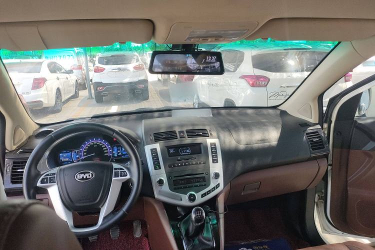 Used BYD S6 2014 2.0L Manual Luxury 5-Seater
