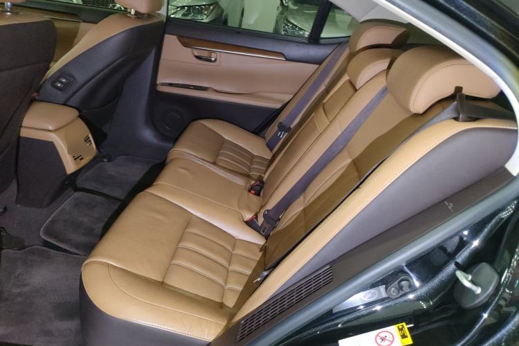 Used Lexus ES 2015 300h Luxury Edition