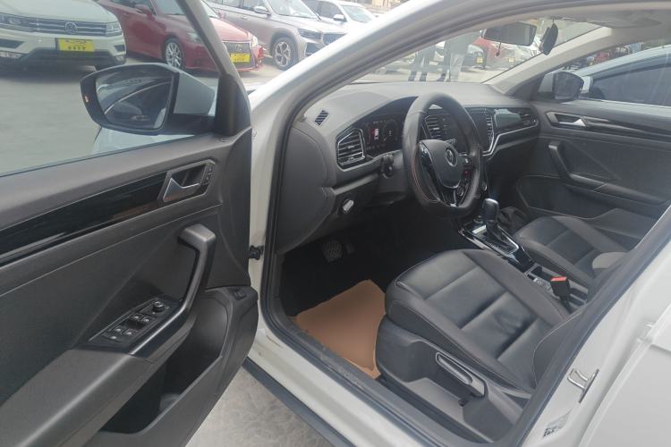 Used Volkswagen T-ROC 2021 280TSI DSG Two-Wheel Drive Comfort Connect Edition