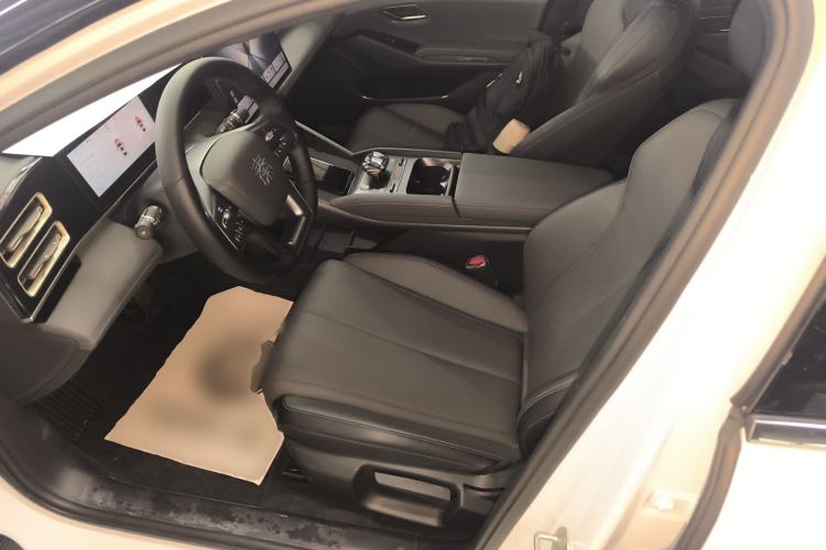 Used BYD Qin L 2025 DM-i Smart Drive 80KM Leading Model
