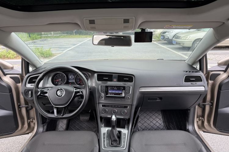 Used Volkswagen Golf 2016 230TSI Automatic Comfort Version
