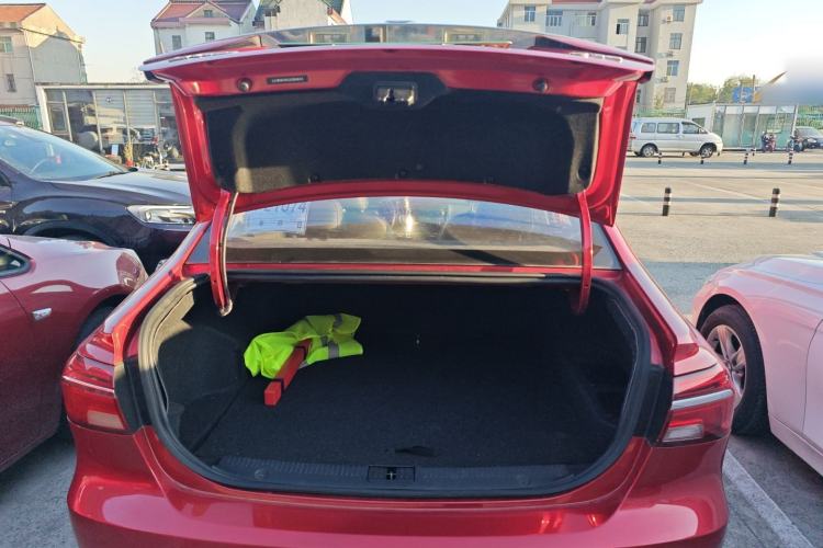 Used Roewe i6 New Energy 2017 45T Hybrid Connect & Smart Enjoyment Edition
