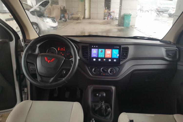 Used Wuling Hongguang V 2022 1.5L Jingqu Edition Enclosed-Window Vehicle with Electric Power Steering LAR

