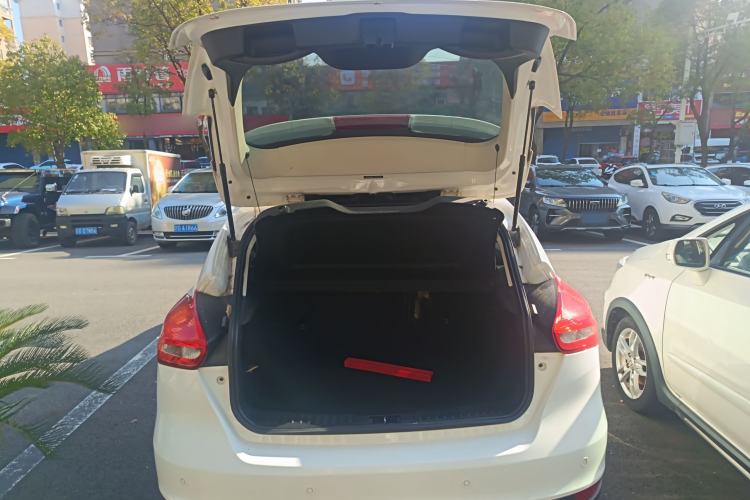 Used Ford Focus 2015 Hatchback 1.6L Automatic Fashion Edition
