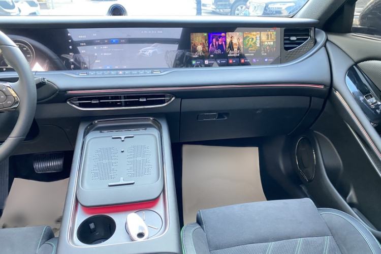 Used VOYAH FREE 2025 318 259 km All-Wheel-Drive Exploration Edition
