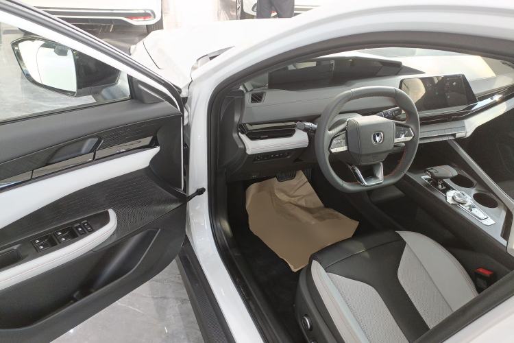 Used Changan UNI-V iDD 2024 Blue Whale Smart Electric iDD 136km Luxury Model
