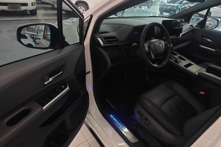 Used Toyota Sienna 2021 2.5L Hybrid Ultimate Edition